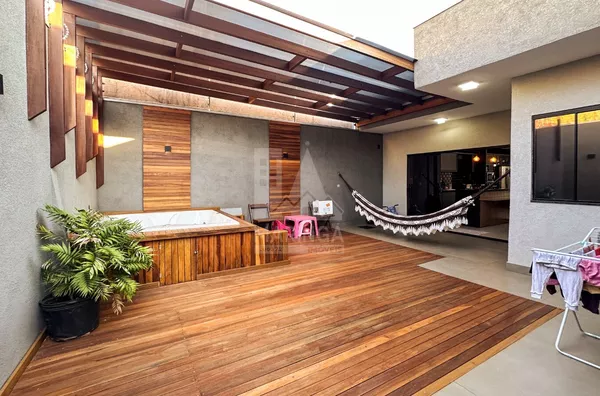 Spa da casa semi mobiliada com 3 quartos na região do Cidade Alta em Maringá