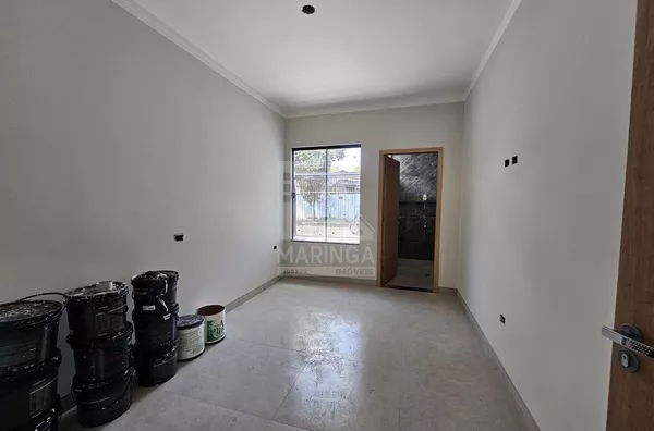 Casa para venda com 3 quartos sendo 1 suíte, com amplo quintal Vila Santa Isabel, Maringá PR