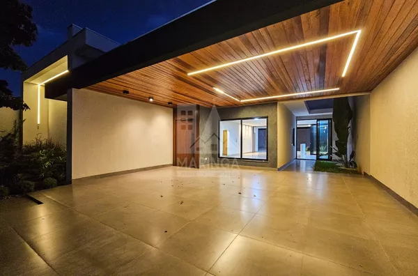 Casa moderna de 3 suítes e piscina no Pq. Avenida