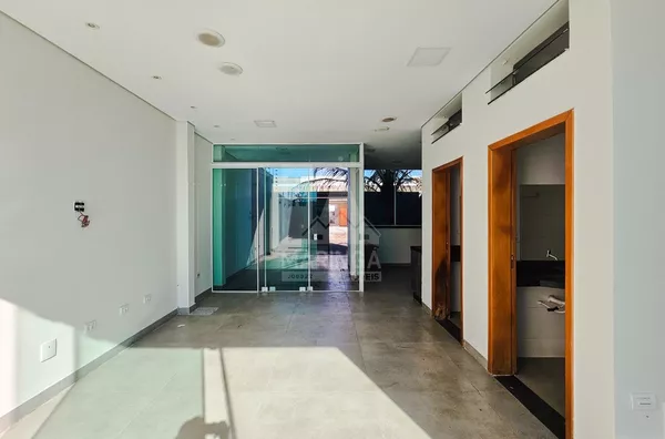 Sobrado com piscina, 3 quartos (1 suíte) no Ecovalley