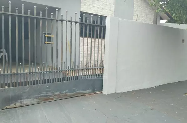 Duas casas para venda no mesmo terreno, com área gourmet, Jardim Canadá, Paiçandu