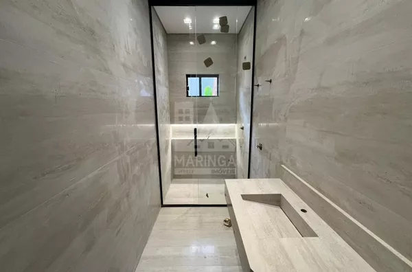 Casa de Alto Padrão à venda em Maringá, 3 suítes e piscina aquecida, Zona 06, Maringá