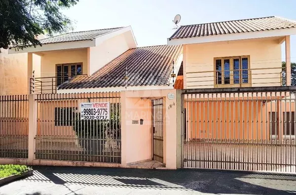 Sobrado amplo venda Maringá, 3 suítes, edícula com churrasqueira, terreno grande,  bem localizado Zona 08