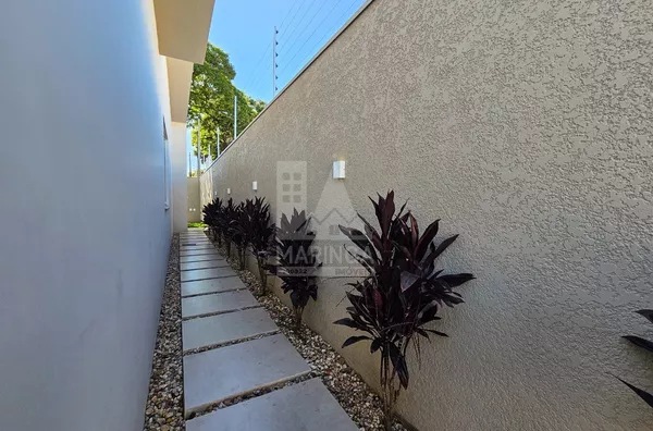 Casa a venda com piscina, 3 quartos (1 suíte) próx. Av. Mandacaru - Maringá Imóveis