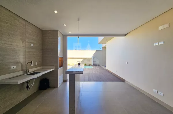 Casa a venda com piscina, 3 quartos (1 suíte) próx. Av. Mandacaru - Maringá Imóveis