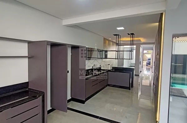 Casa à venda com piscina no Recanto dos Magnatas em Maringá