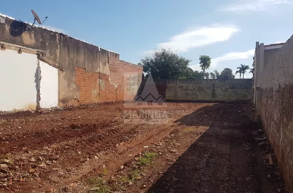 Terreno inteiro no Jd. Alvorada