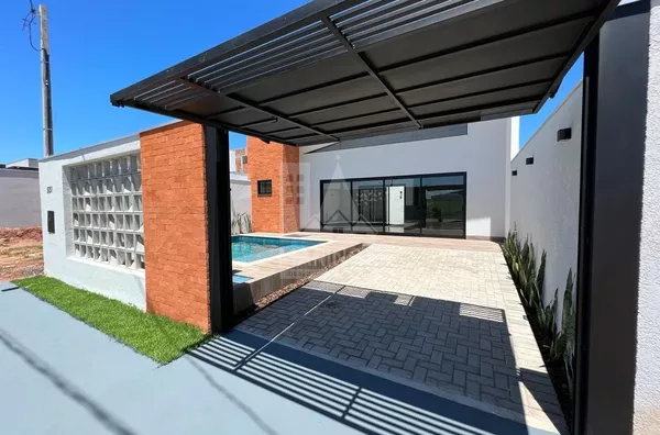 Casa a venda em Porto Rico com piscina, 3 suítes, nova e mobiliada