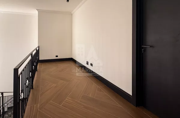 Sobrado de alto padrão de 4 quartos no Jardim Iguaçu em Maringá