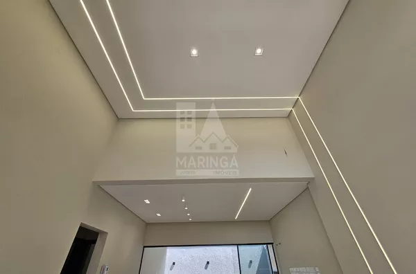 Casa venda Maringá, 3 quartos, suíte, closet, piscina, corredor lateral, churrasqueira, garagem ampla, no Jardim Munique