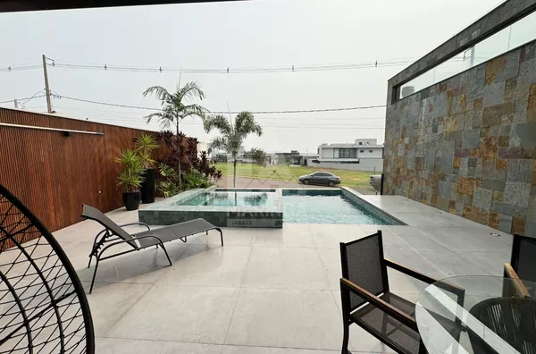 Sobrado a venda no RESORT em Porto Rico, com 6 suítes, elevador,  piscina, Jacuzzi com vista para o Rio