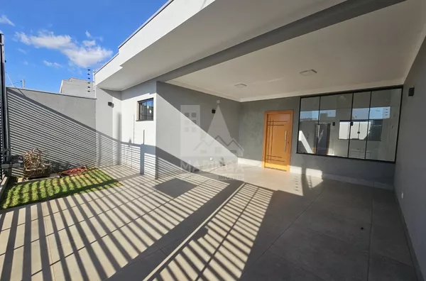 Casa para venda, com Piscina, 3 quarto sendo 2 suítes, Jardim Munique, Maringá PR
