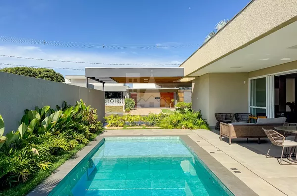 Casa mobiliada a venda no Porto Rico Resort, com 3 suítes,  piscina, churrasqueira, jardinagem, garagem para lancha