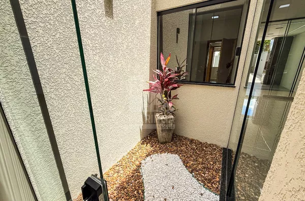 Jardim de inverno da casa com 3 quartos (1 suíte) no Jardim Alvorada em Maringá