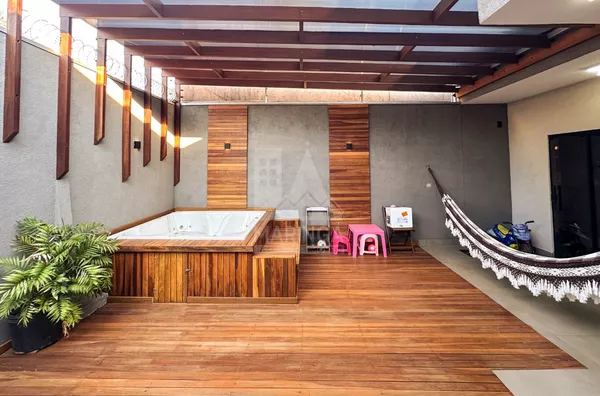 Área de convívio com spa da casa semi mobiliada com 3 quartos na região do Cidade Alta em Maringá 