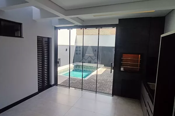 Casa à venda com piscina no Recanto dos Magnatas em Maringá