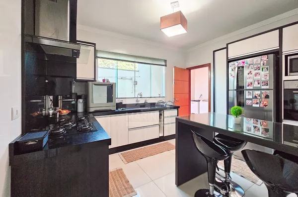 Casa a venda de 3 quartos (1 suíte) Pq. Residencial Tuiuti