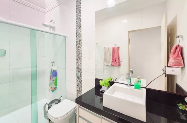 Casa a venda de 3 quartos (1 suíte) Pq. Residencial Tuiuti