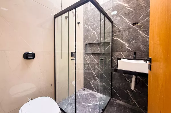 Banheiro da casa à venda no Jardim Alvorada com 3 quartos (1 suíte) - Maringá Imóveis