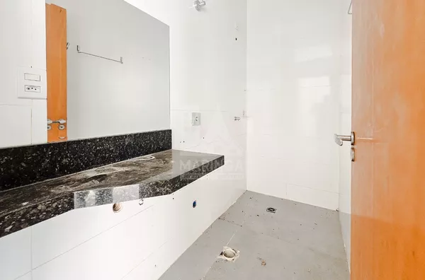Sobrado com piscina, 3 quartos (1 suíte) no Ecovalley