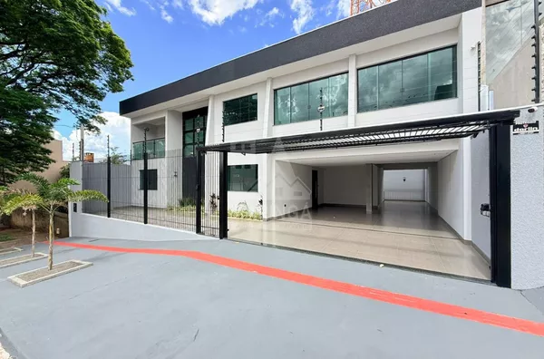 Sobrado 5 quartos (2 suítes com sacada) na Zona 06 em Maringá