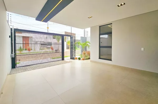 Garagem da casa com 3 suítes e piscina no Jd. Munique