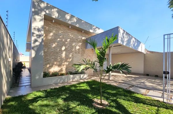 Casa a venda com piscina, 3 quartos (1 suíte) próx. Av. Mandacaru - Maringá Imóveis
