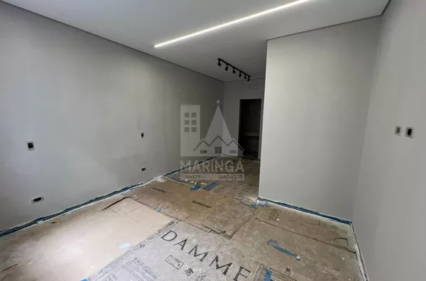 Casa de Alto Padrão à venda em Maringá, 3 suítes e piscina aquecida, Zona 06, Maringá