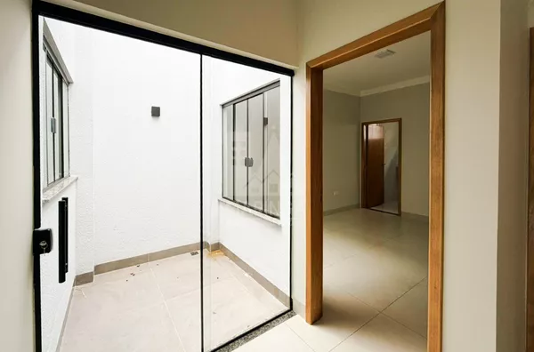 Casa nova 3 quartos (1 suíte) no Conjunto Requião em Maringá