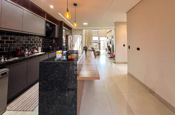 Interna da casa semi mobiliada com 3 quartos na região do Cidade Alta em Maringá