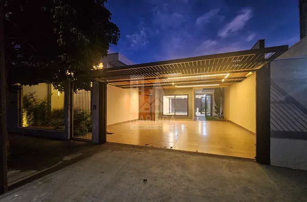 Casa moderna de 3 suítes e piscina no Pq. Avenida