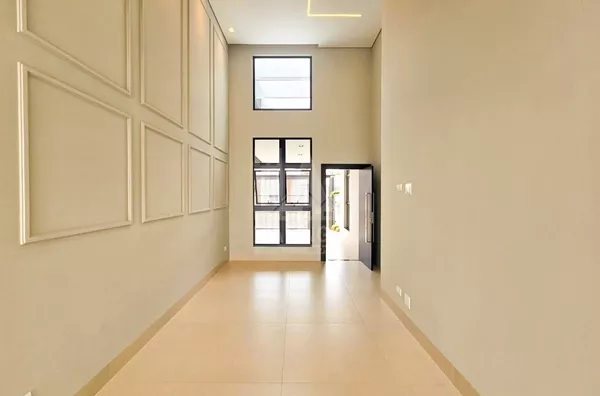 Sala da casa com 3 suítes e piscina no Jd. Munique