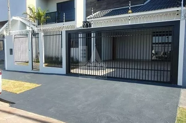 OPORTUNIDADE! Sobrado com 4 quartos próximo a Mandacaru, Maringá.