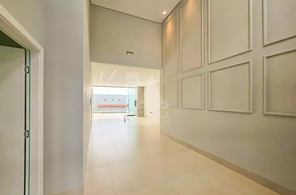 Sala da casa com 3 suítes e piscina no Jd. Munique