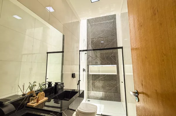 Banheiro suíte da casa com 3 quartos (1 suíte) no Jardim Alvorada em Maringá