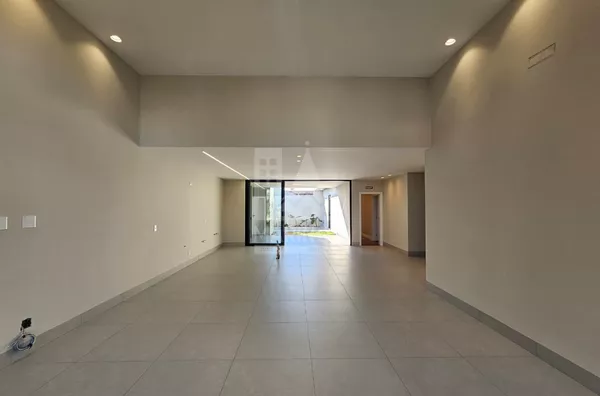 Casa no Condomínio OURO VERDE a venda, 3 suítes (sendo 1 máster), Piscina, Sarandi PR