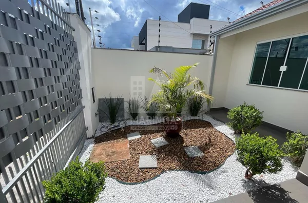 Casa para venda Maringá, 3 quartos, 1 suíte, corredor lateral, área gourmet com churrasqueira, 2 vagas, Jardim Oriental