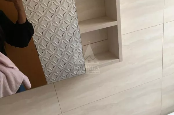 Banheiro do apartamento semi mobiliado de 2 quartos em Mandaguaçu