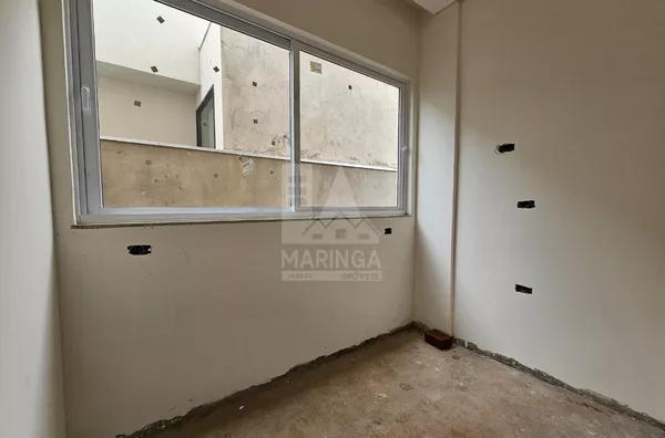 Sobrado a venda condomínio Green Park, 3 suítes e piscina, Permuta Maringá PR