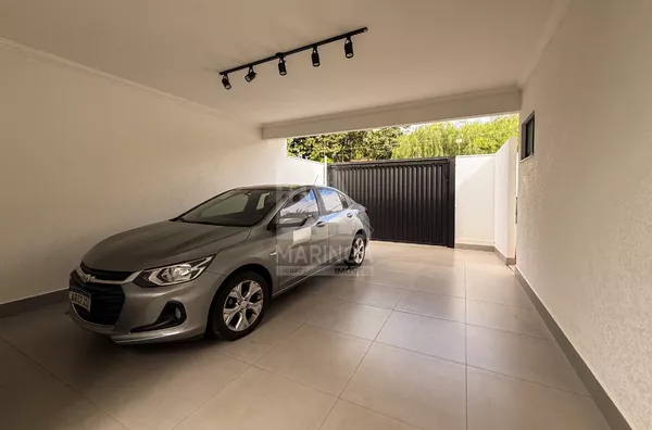 Sobrado de alto padrão de 4 quartos no Jardim Iguaçu em Maringá