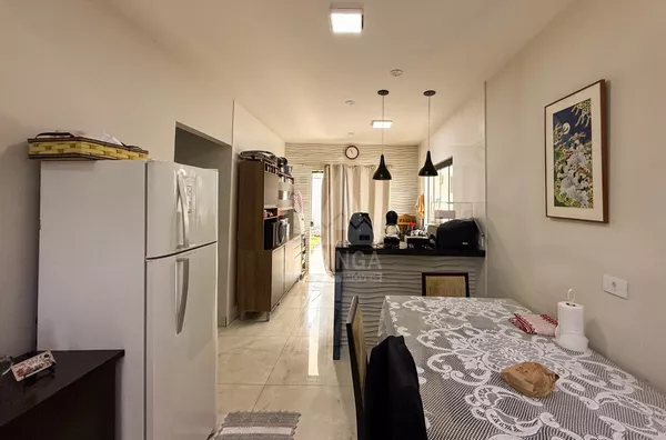 interna da casa moderna em Maringá com 3 quartos (1 suíte), terreno inteiro no Jardim Munique
