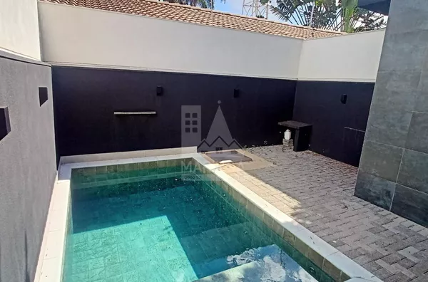Piscina Casa à venda com piscina no Recanto dos Magnatas em Maringá