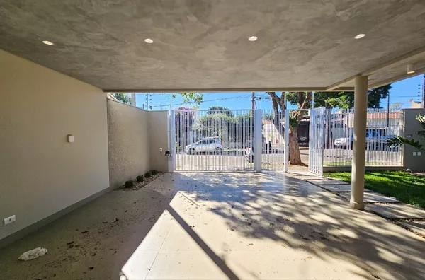 Casa a venda com piscina, 3 quartos (1 suíte) próx. Av. Mandacaru - Maringá Imóveis