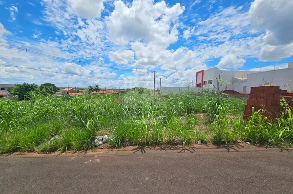 Terreno comercial venda Maringá, 417m², esquina, plano, no Jardim Paris, estuda permuta por veículo