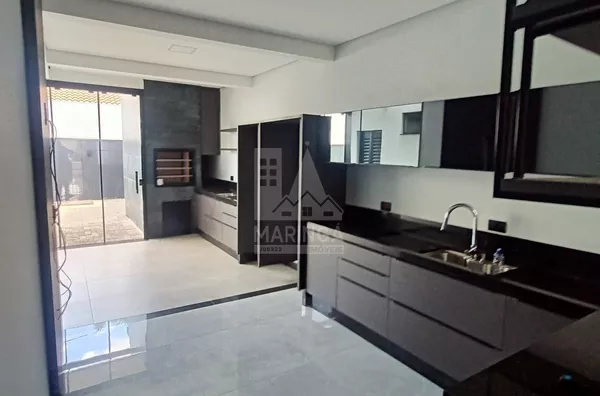 Casa à venda com piscina no Recanto dos Magnatas em Maringá