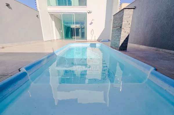 Sobrado com piscina, 3 quartos (1 suíte) no Ecovalley