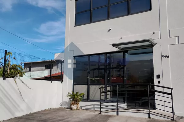 Sala Comercial de 2 andares para Locação – Picadas do Sul | São José/SC