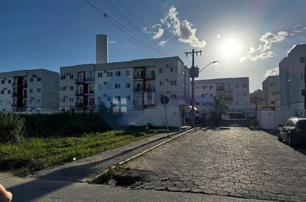 APARTAMENTO NO ARIRIU DE 2 QUARTOS
