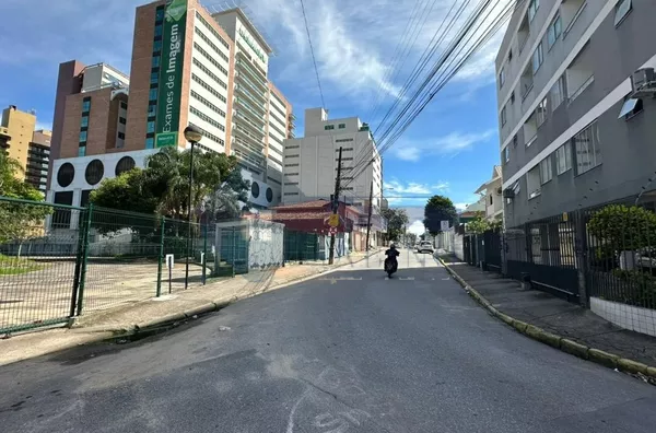 Apartamento para Locação com 3 Quartos em Campinas - São José/SC