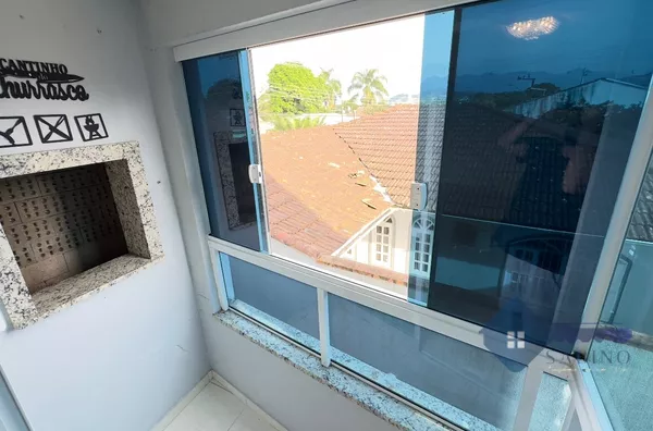 SACADA COM CHURRASQUEIRA